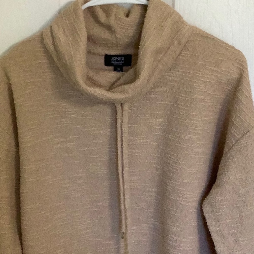 🦋 JONES NEW YORK SIGNATURE tan top, size Medium